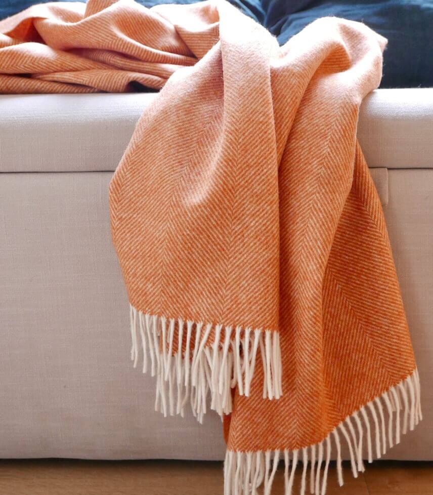 Plaid Laine Mérinos Chevrons Orange, B at Home, tissé en Angleterre