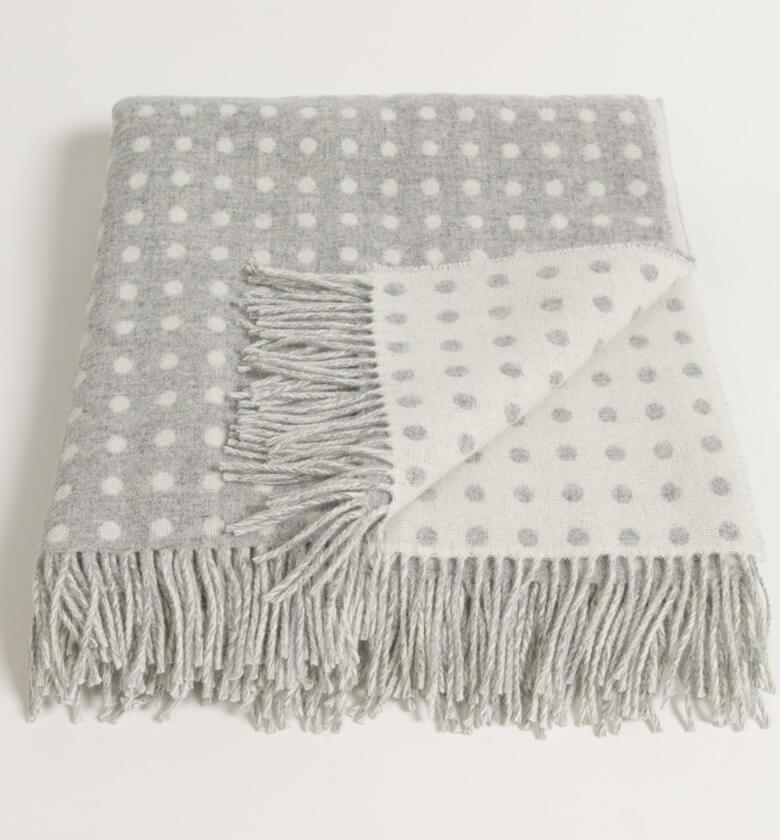 Plaid Laine Mérinos gris - détail texture douce pour jeté de canapé ou de lit