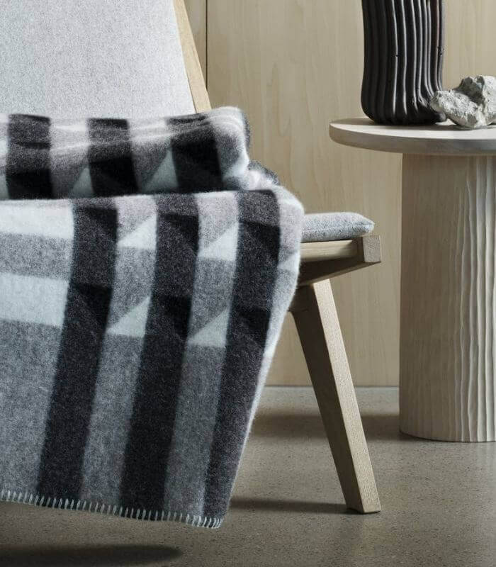 Plaid Pure Laine Design Kvam Gris 135 x 200 cm, Roros Tweed, tissé en Norvège