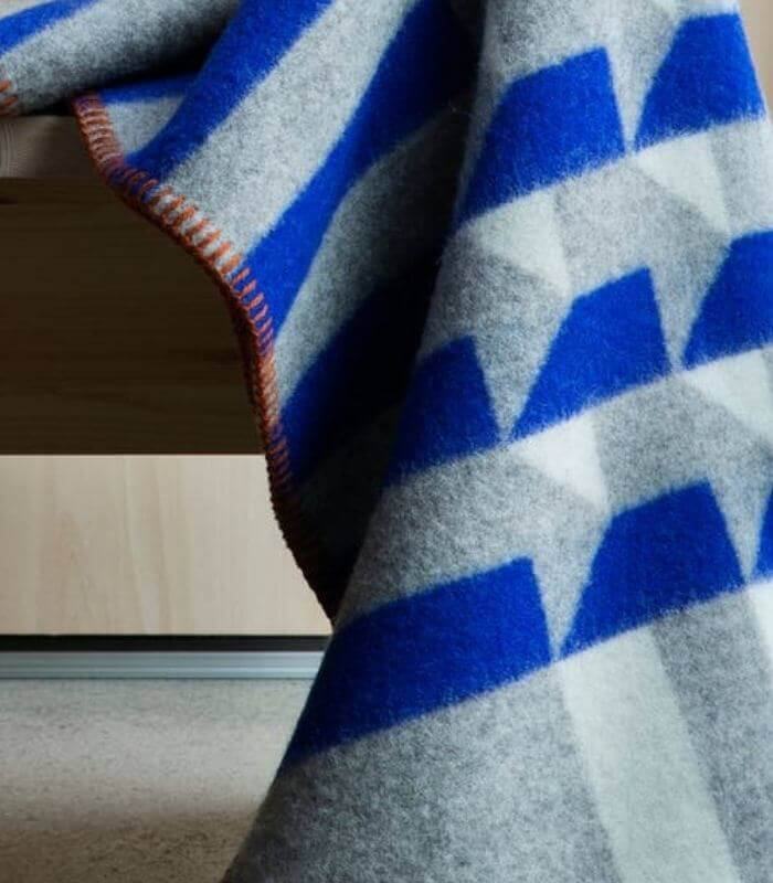 Plaid Pure Laine Design Kvam Bleu 135 x 200 cm, Roros Tweed, ambiance cocooning