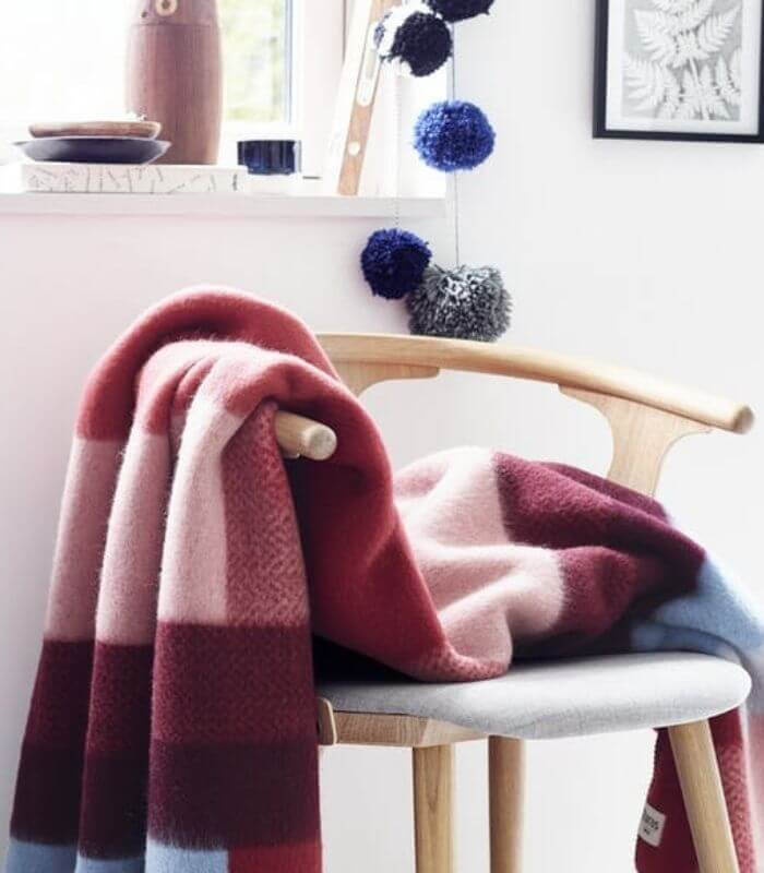 Plaid Pure Laine Mikkel Rouge 135 x 200 cm, Roros Tweed, gros plan sur la matière