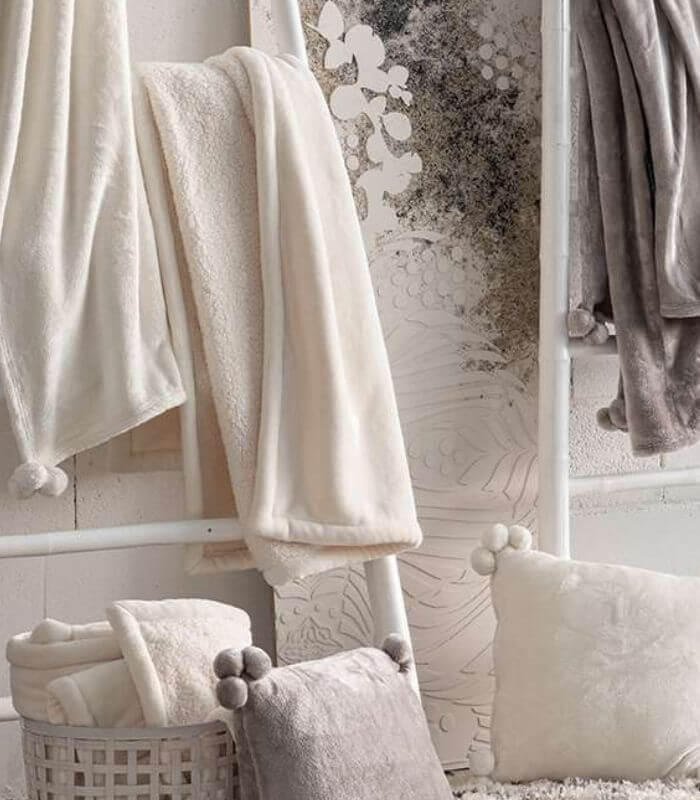 Plaid Cocooning Effet Mouton Blanc Cassé, Vivaraise, gros plan sur la matière