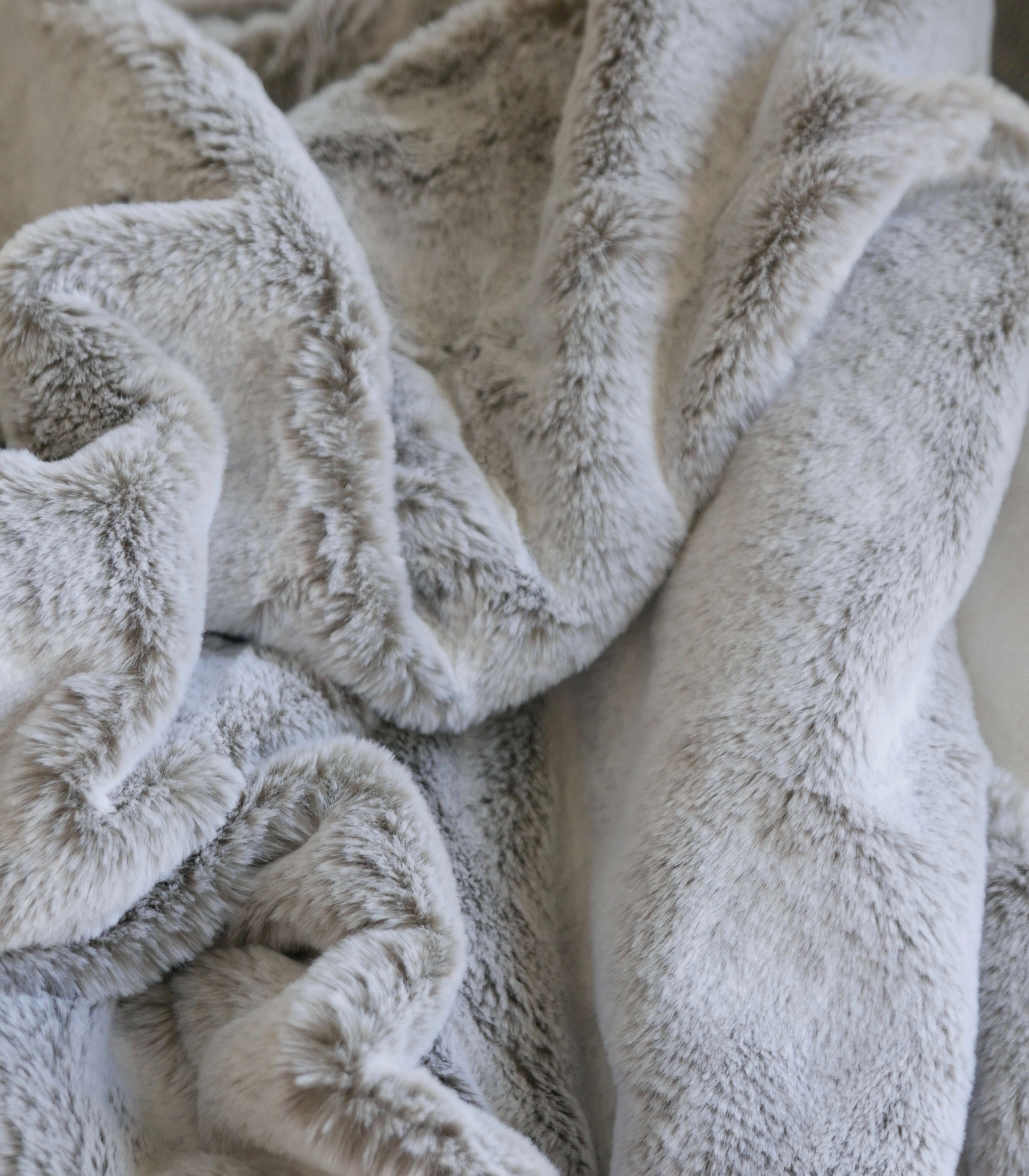 Plaid Fausse Fourrure Naturel Beige 130 x 160 cm, Plaid Addict, confort haut de gamme