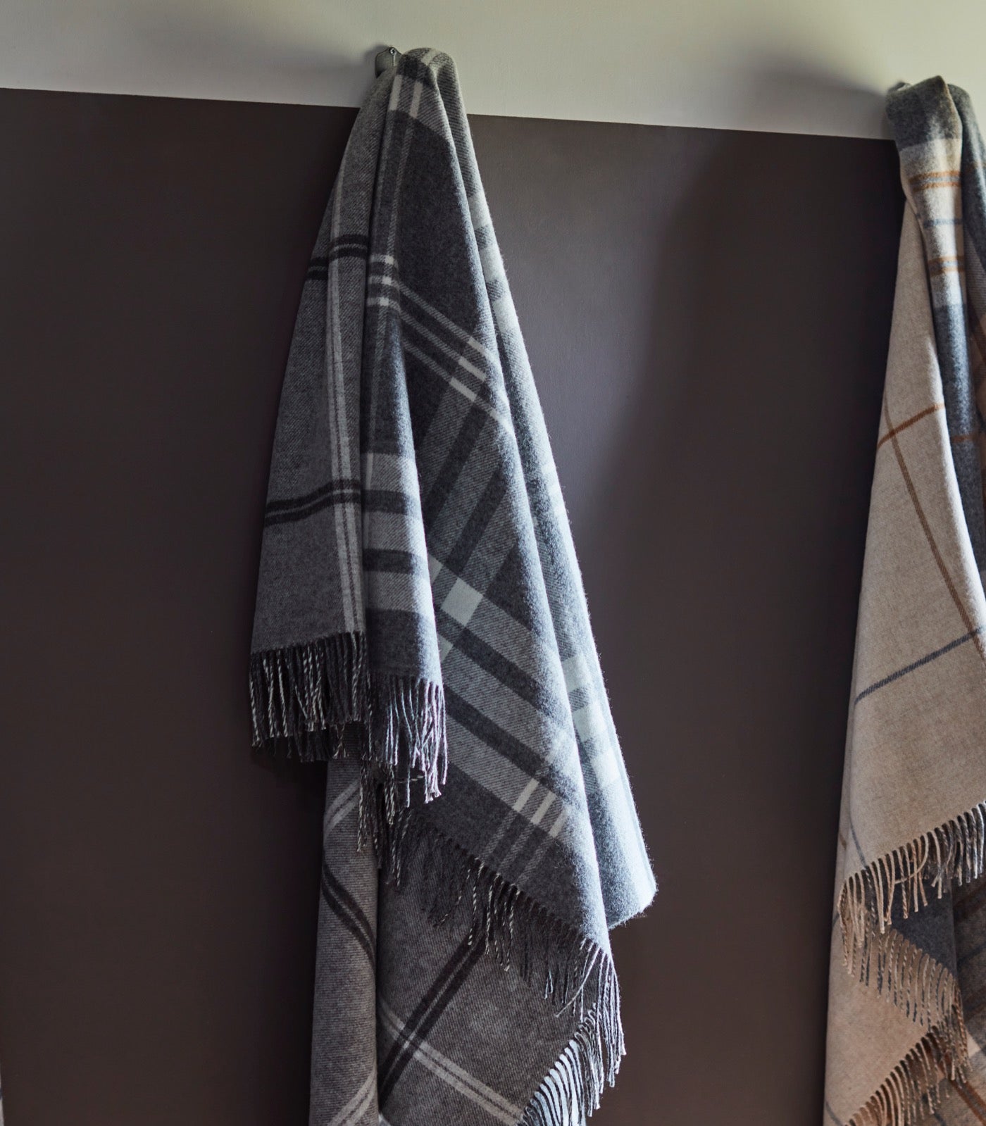 Plaid Laine Écossais Réversible Luxe Gris 140 x 190 cm, Johnstons of Elgin, gros plan sur la matière