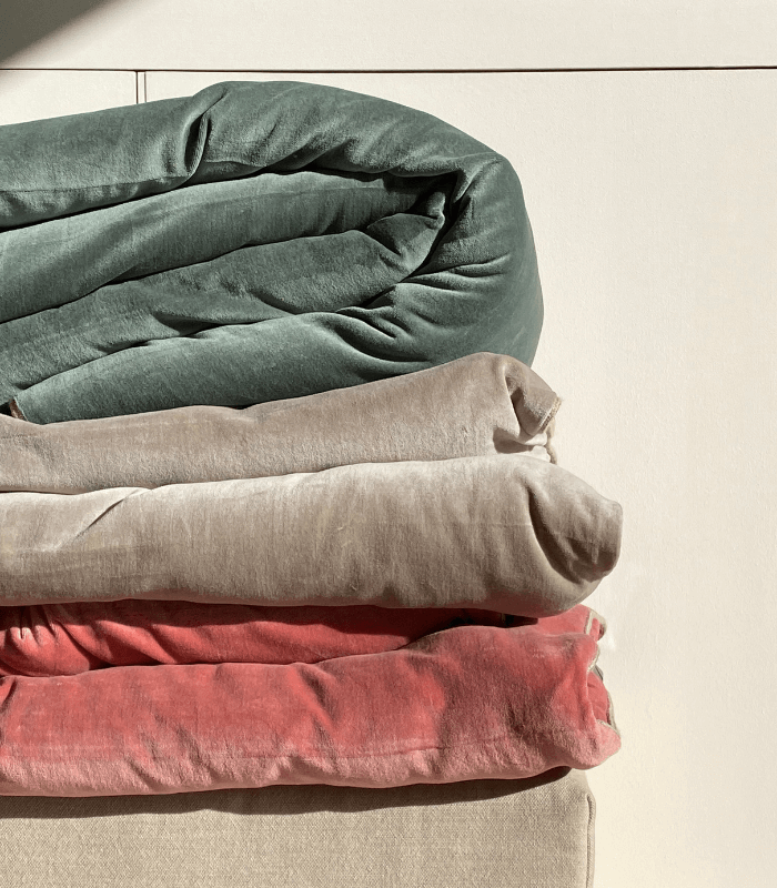Edredon Bout de Lit Velours Celadon 85 x 200cm, Plaid Addict, confort haut de gamme