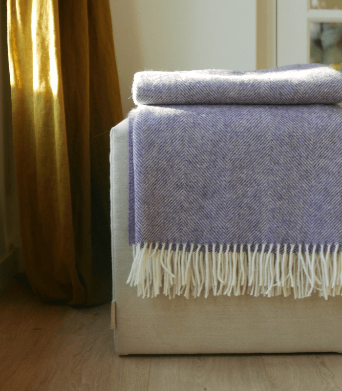 Plaid Laine Chevrons Lavande 140 x185 cm, B at Home, ambiance cocooning