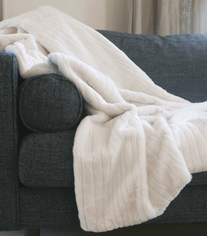Plaid Fausse Fourrure Blanc Ivoire 140 x 180cm, Plaid Addict, ambiance cocooning