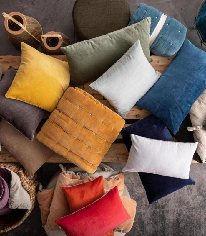 Coussin en Velours ELISE Vert Verveine, Vivaraise, gros plan sur la matière