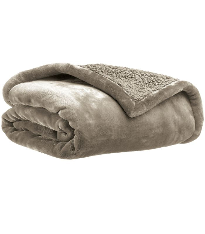 Plaid Cocooning Effet Mouton Beige Taupe, Vivaraise, gros plan sur la matière
