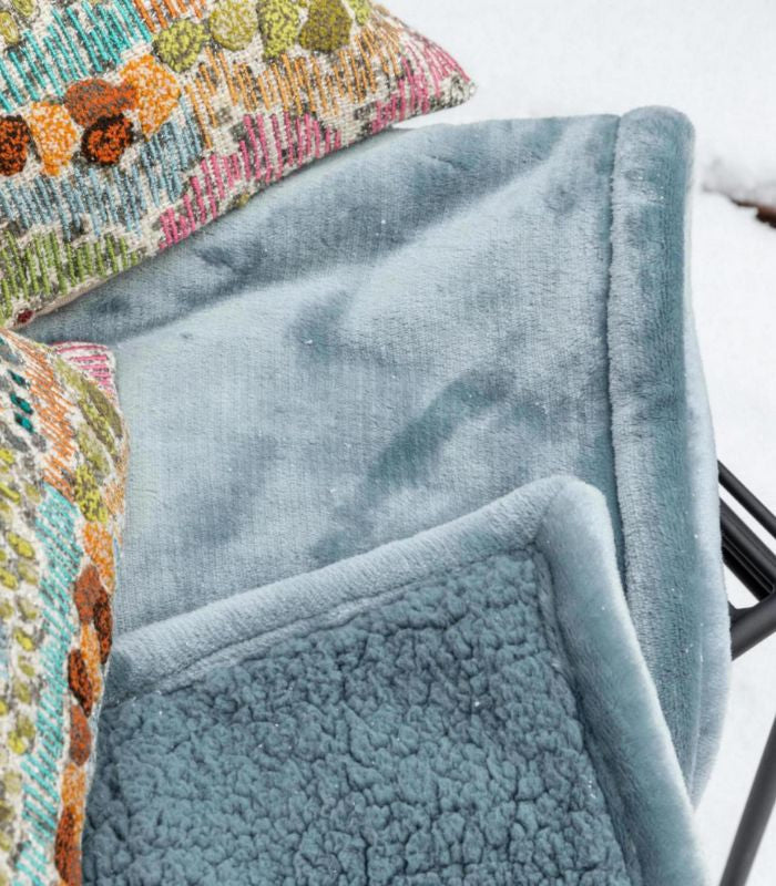 Plaid Cocooning Effet Mouton Bleu Alizée, Vivaraise, gros plan sur la matière