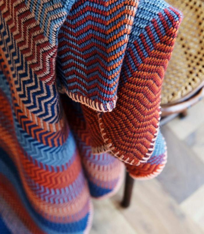 Plaid Pure Laine FRI Rouge et Bleu 150 x 200 cm, Roros Tweed, confort haut de gamme