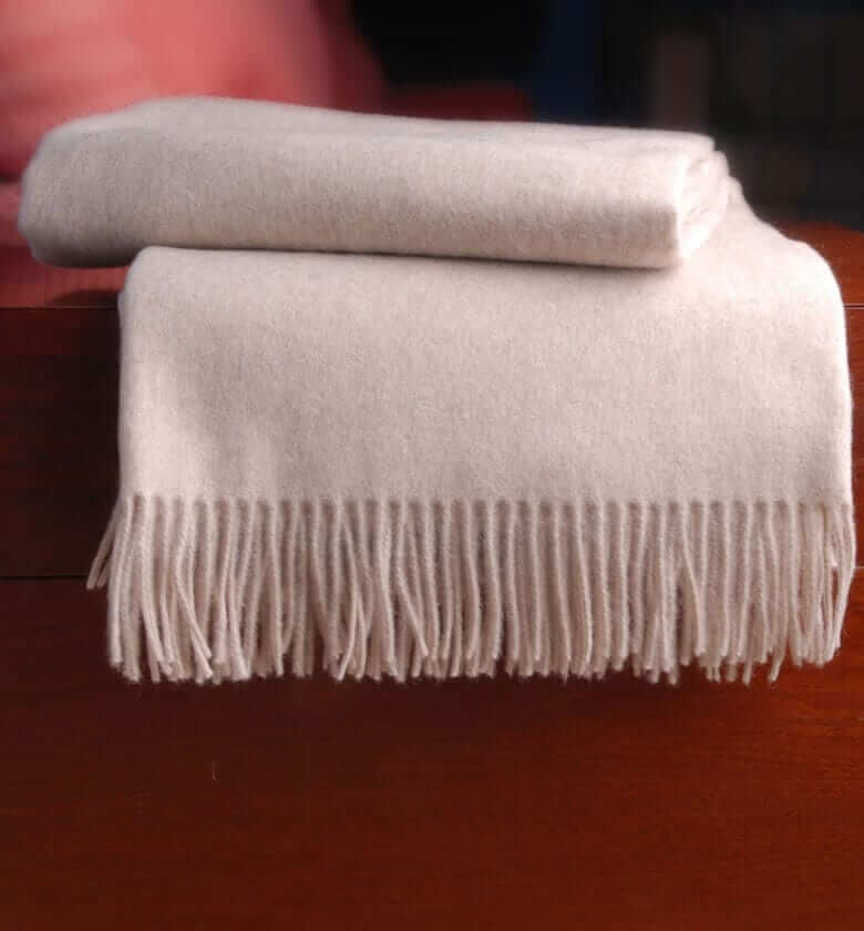 Plaid Cachemire beige - détail texture douce pour canapé et chambre