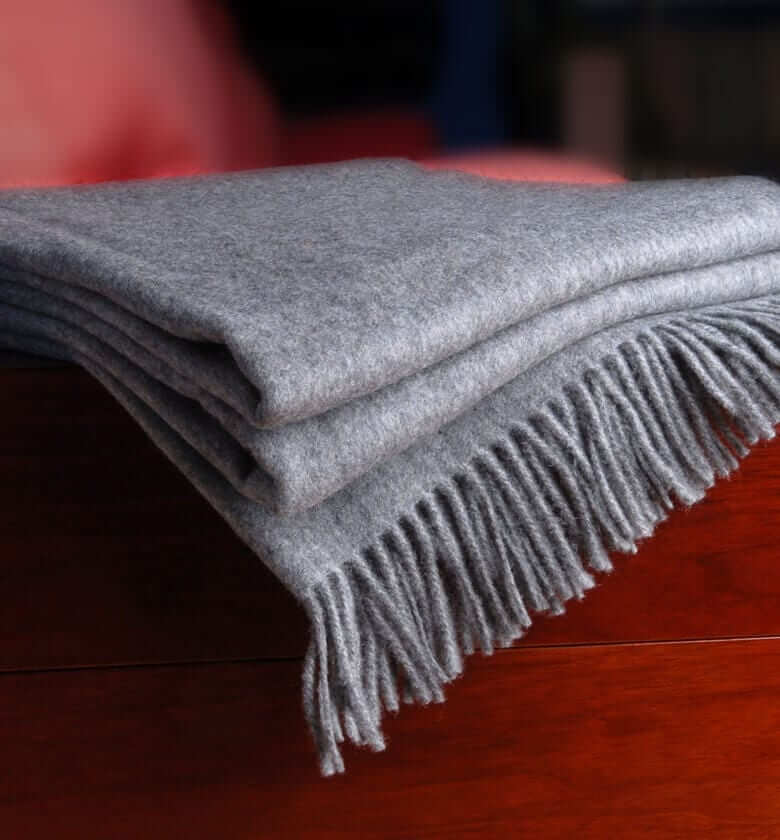 Plaid Cachemire Himalaya Gris - en cachemire - tissé en Italie