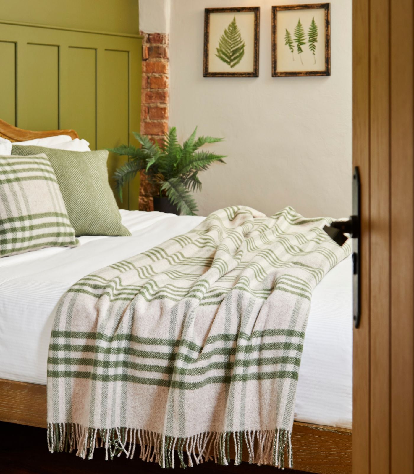 Plaid Laine Carreaux Vert et Beige 150 x 240cm - Collection Aspen, The Mill, vue d'ensemble