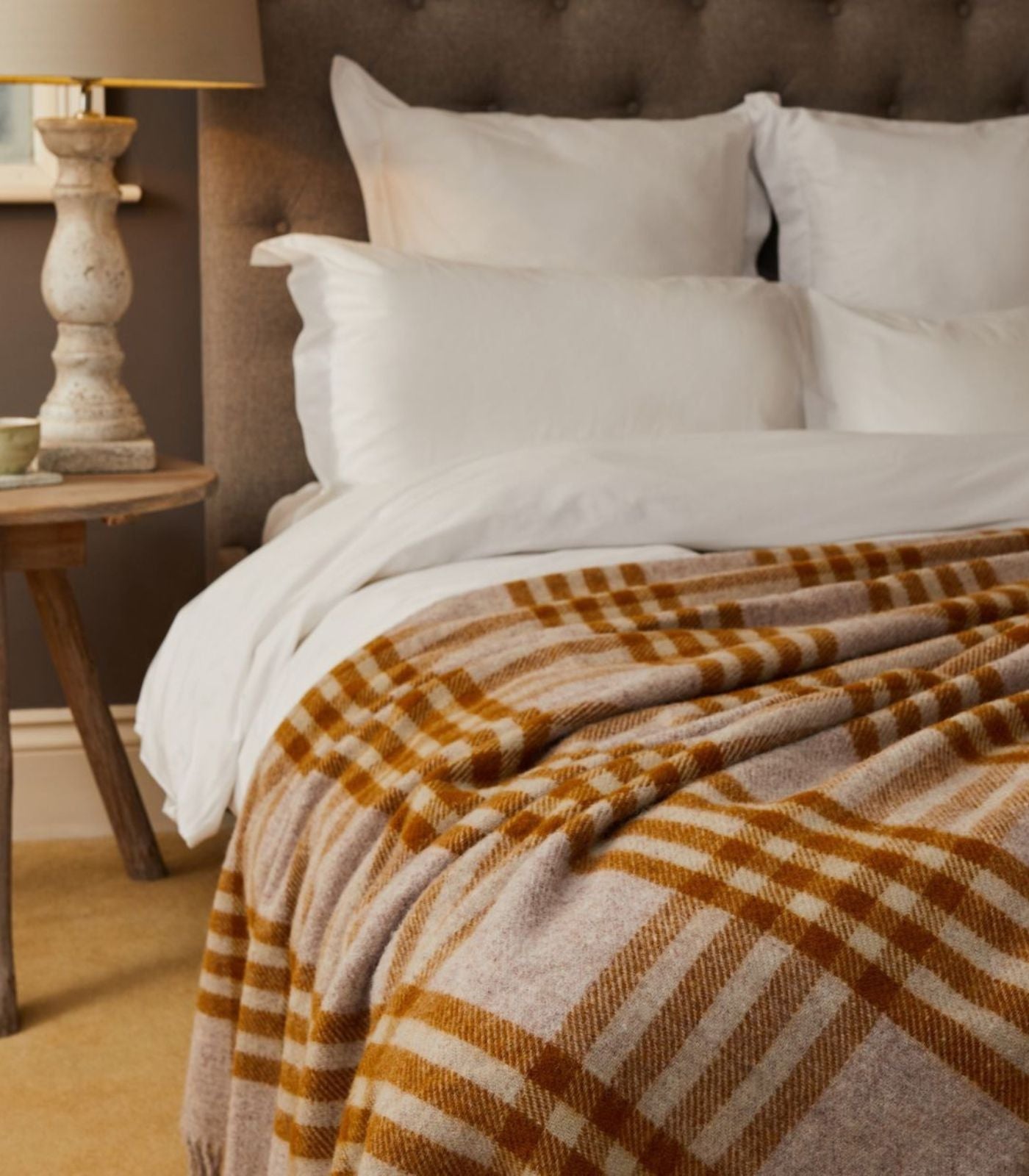 Plaid Laine Carreaux Moutarde et Beige 150 x 240cm - Collection Aspen, The Mill, tissé en Angleterre