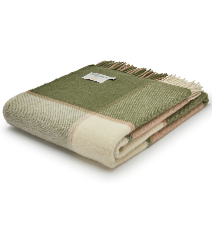 Plaid Laine Carreaux Vert et Beige 150 x 183 cm, The Mill, gros plan sur la matière