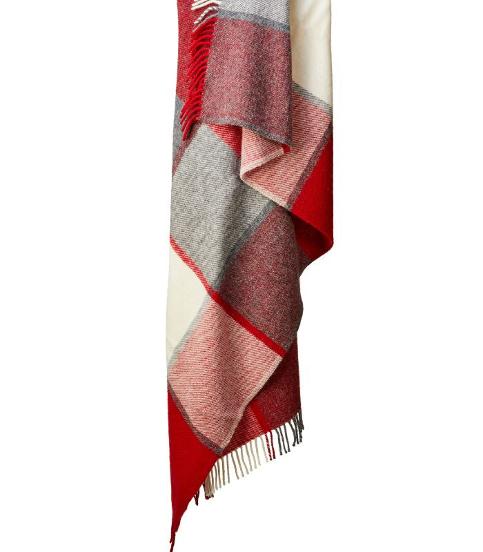 Plaid Laine Carreaux Rouge et Gris 150 x 183 cm, The Mill, gros plan sur la matière