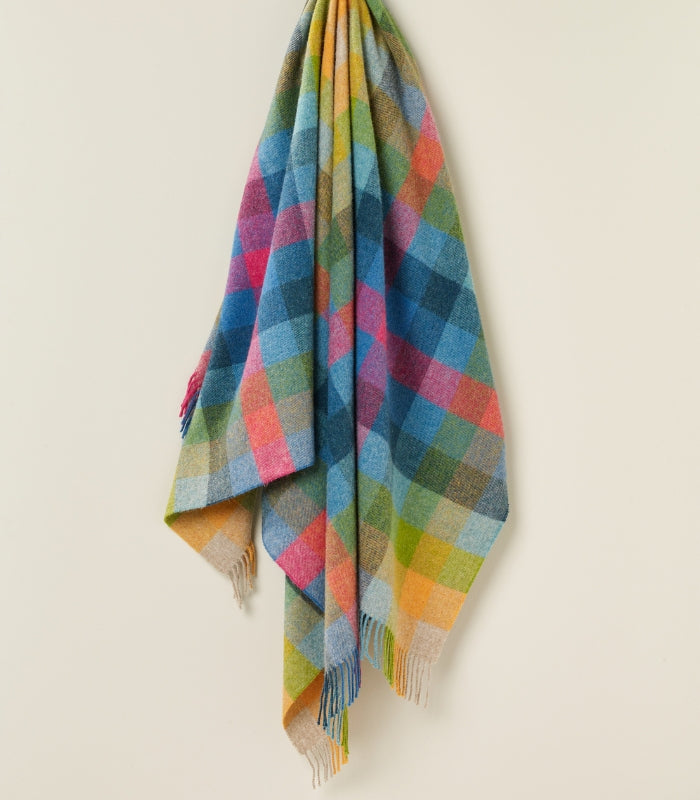Plaid Laine Carreaux Tutti Frutti 140 x 185 cm, B at Home, gros plan sur la matière