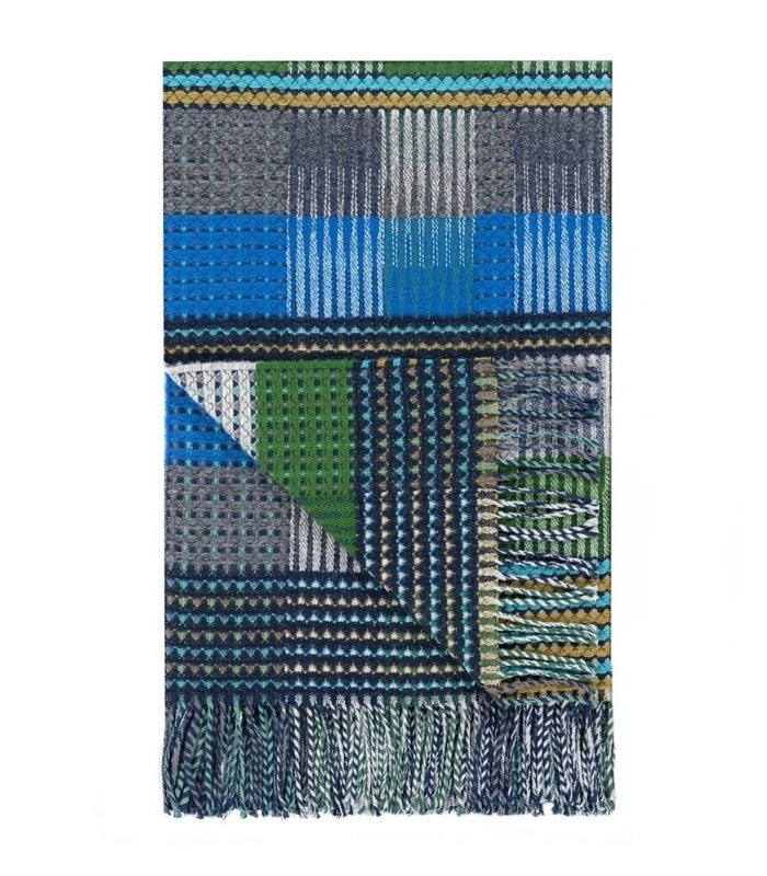 Plaid en laine Tasara présenté plié à plat - Coloris Bleu et Vert
