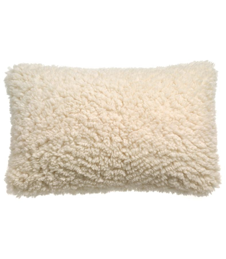 Coussin Fausse Fourrure Neige Imitation Mouton Moelleux, Vivaraise, drapé sur un canapé