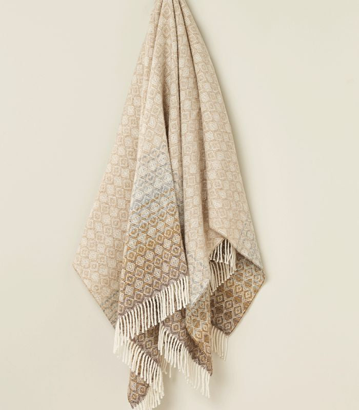 Plaid Pure Laine Anglaise Ombre Diamond Naturel 140 x 185 cm, B at Home, gros plan sur la matière