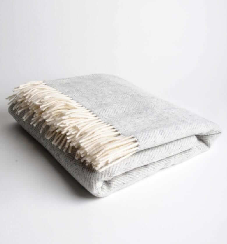 Plaid laine gris - détail texture douce pour jeté de canapé ou de lit