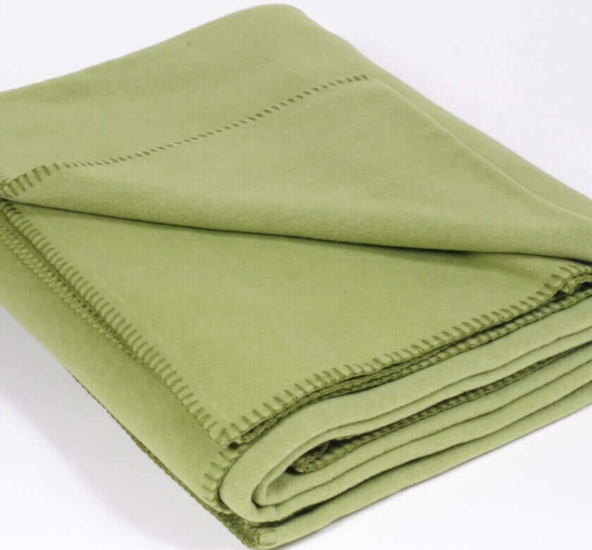 Plaid Polaire vert - détail texture douce pour canapé et chambre