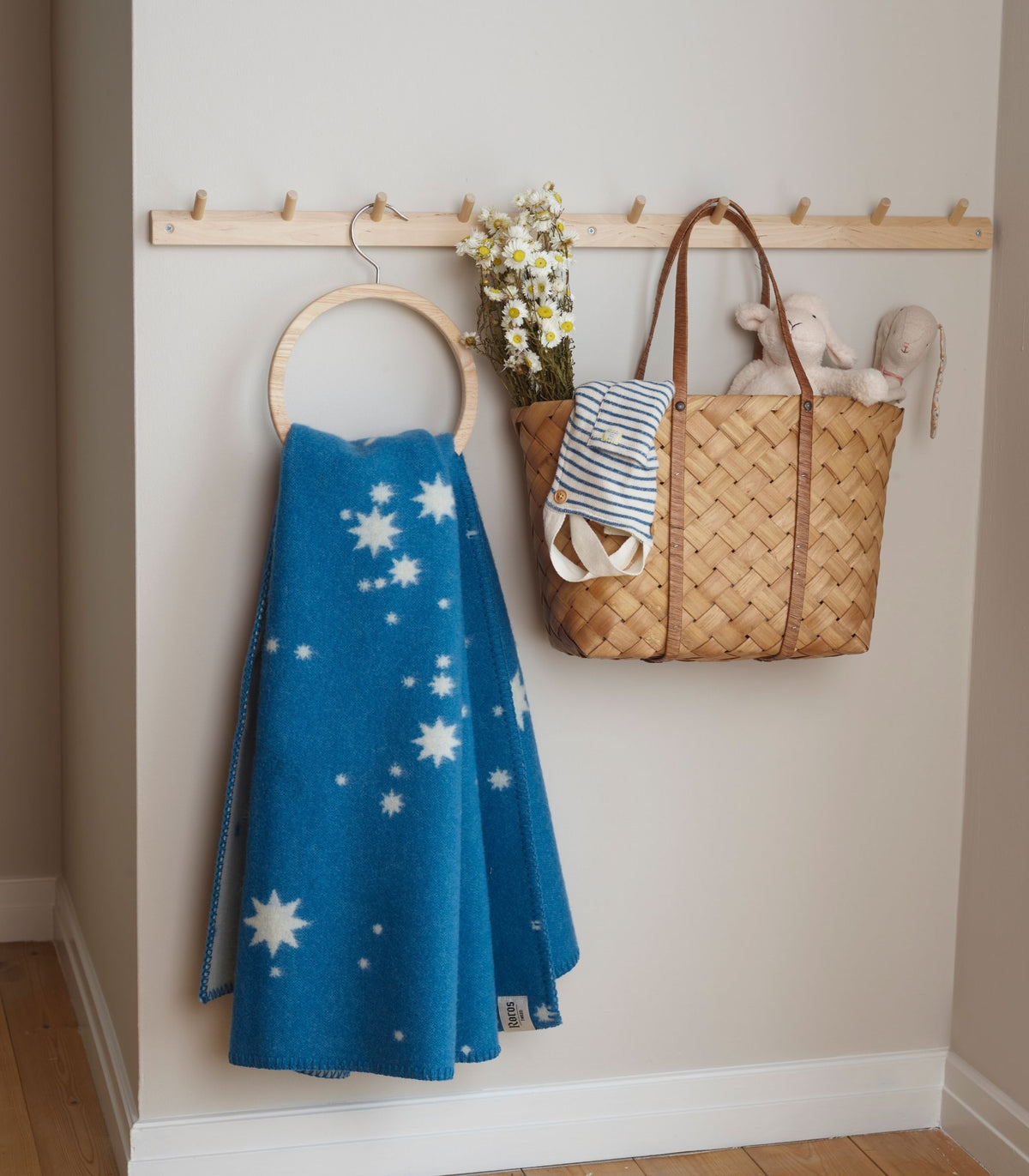 Couverture bebe orion bleu et ecru ambiance