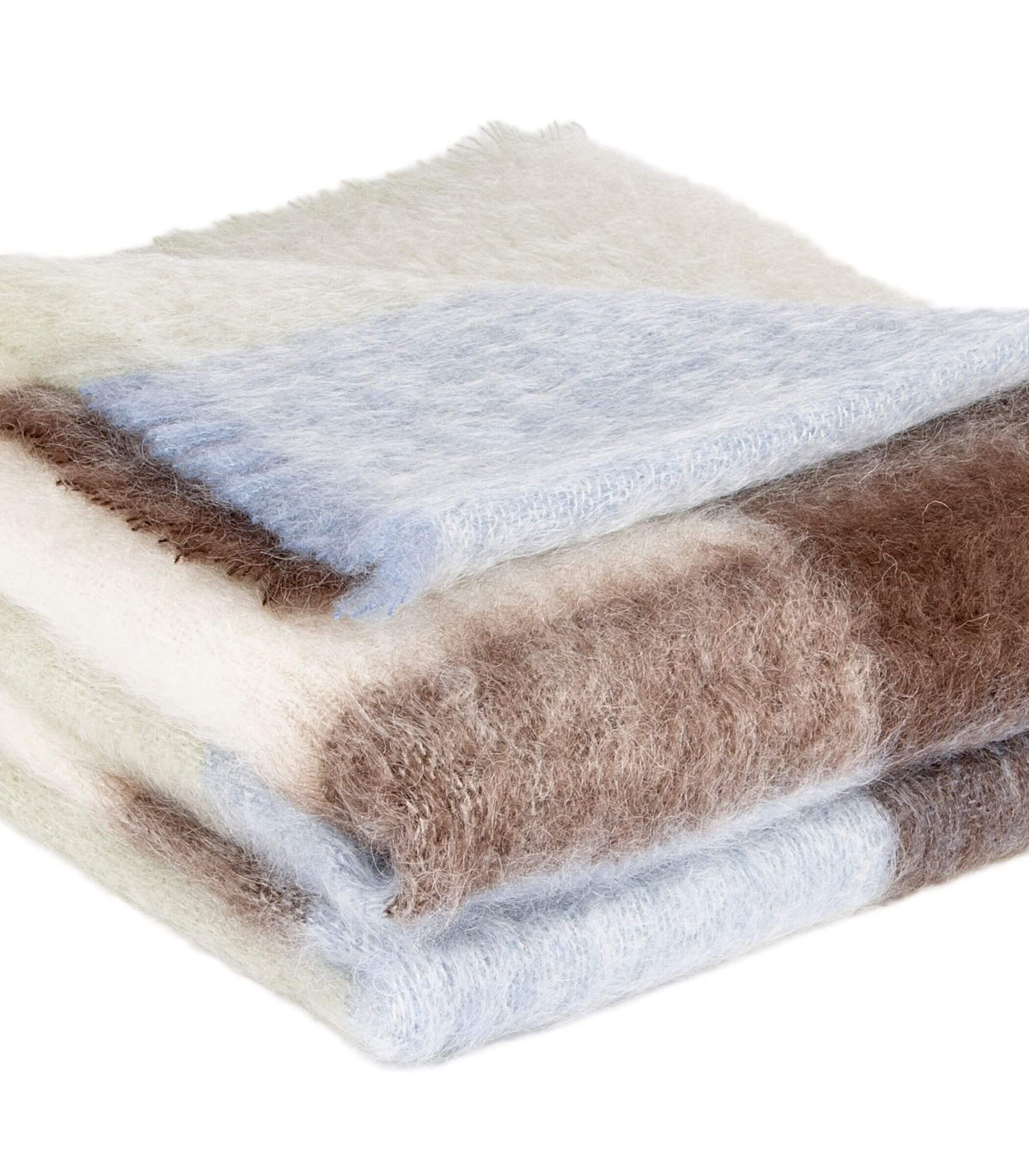 Détail du plaid en mohair aux carreaux blancs bruns et bleu clair